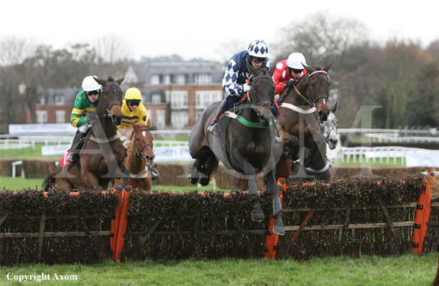 King of Leon leads at Sandown